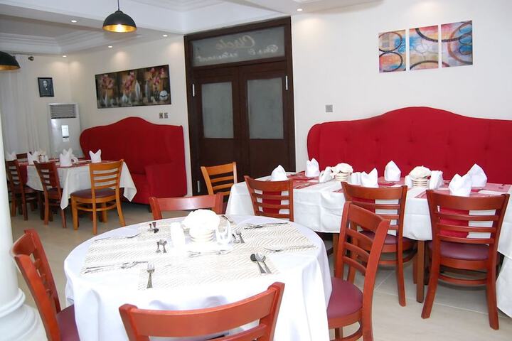 Dining 19 of 27