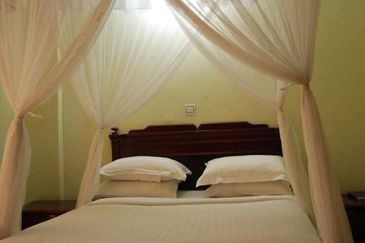 Room 9 of 33