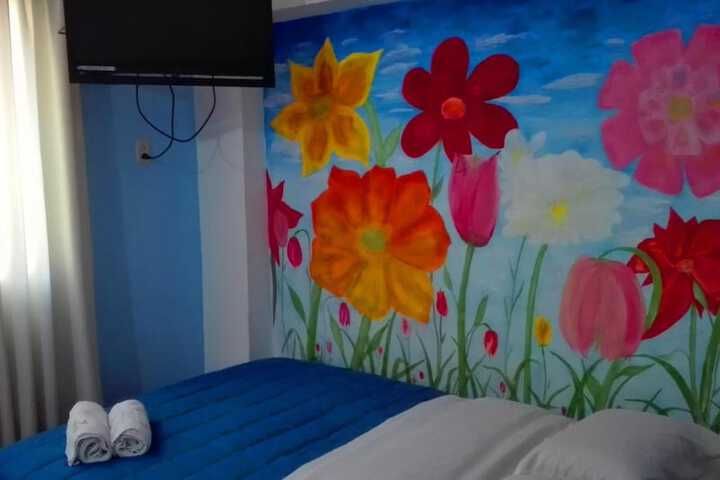 Room 16 of 28