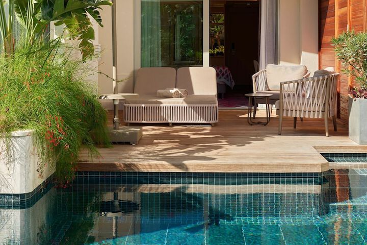 Pool 235 of 551
