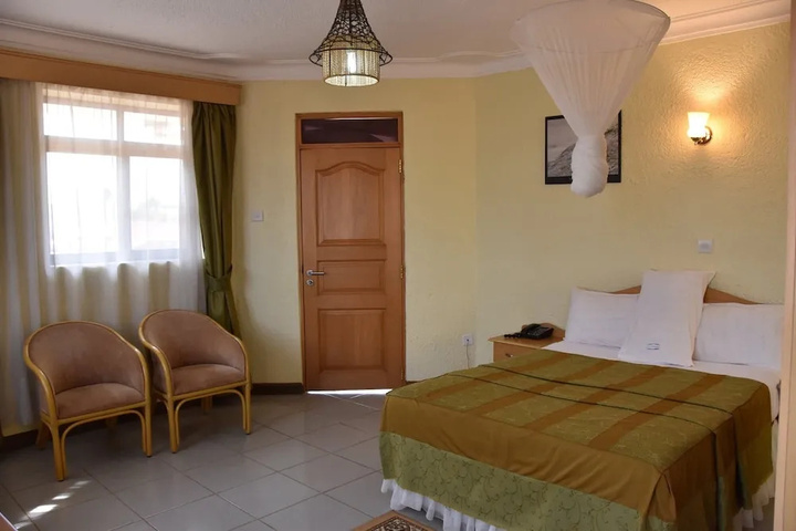 Room 4 of 17