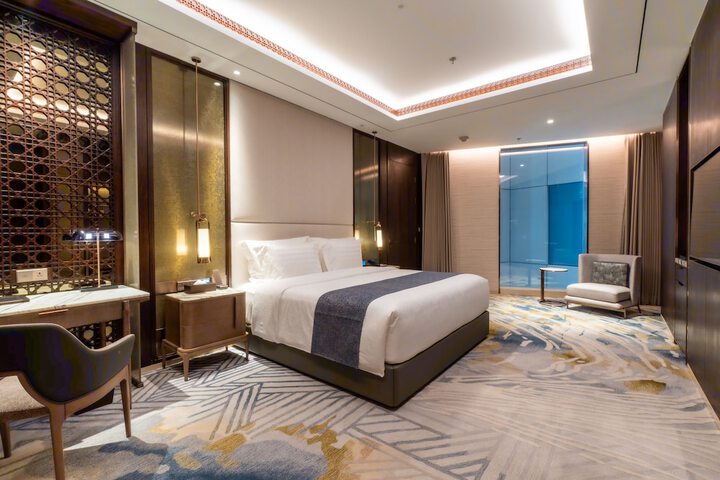 Room 2 of 69