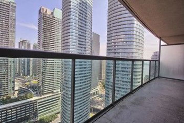 CN Tower Cozy Condo