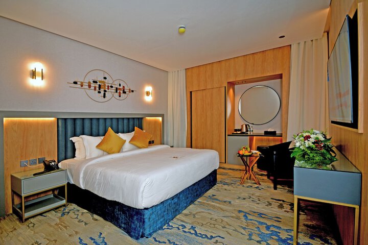 Room 10 of 36