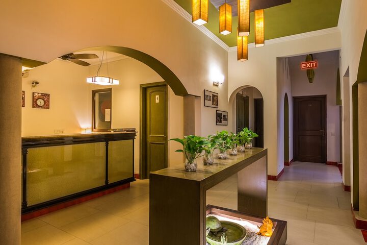 Entrance & Lobby