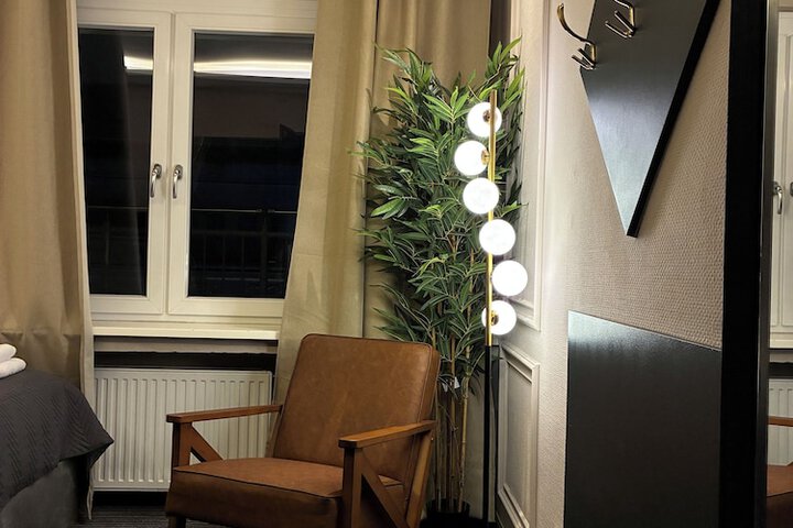 Room 11 of 15