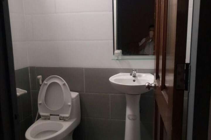 Room 10 of 12
