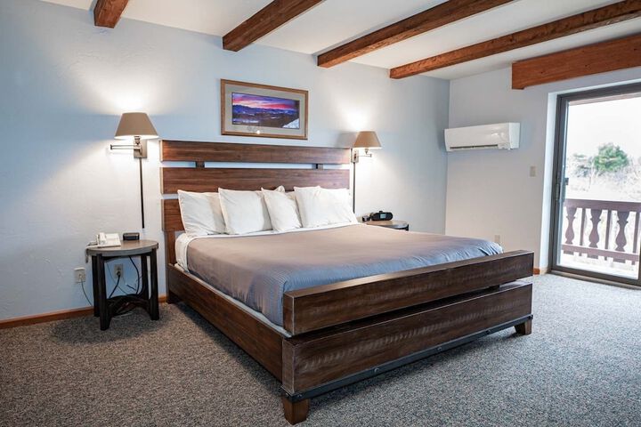 Standard | King Bed (1 of 12)