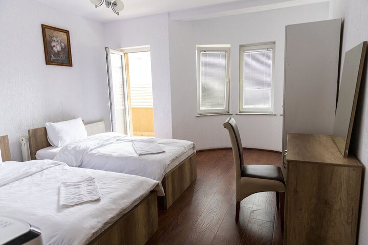 Room 6 of 17