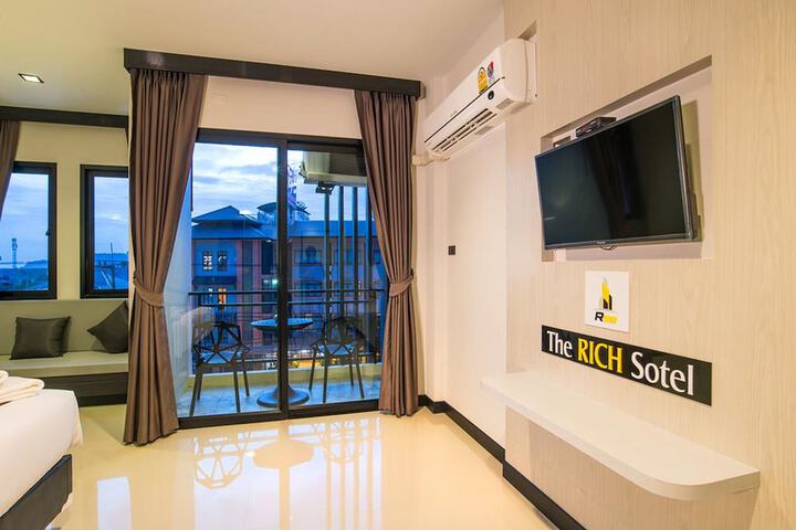 Room 32 of 40