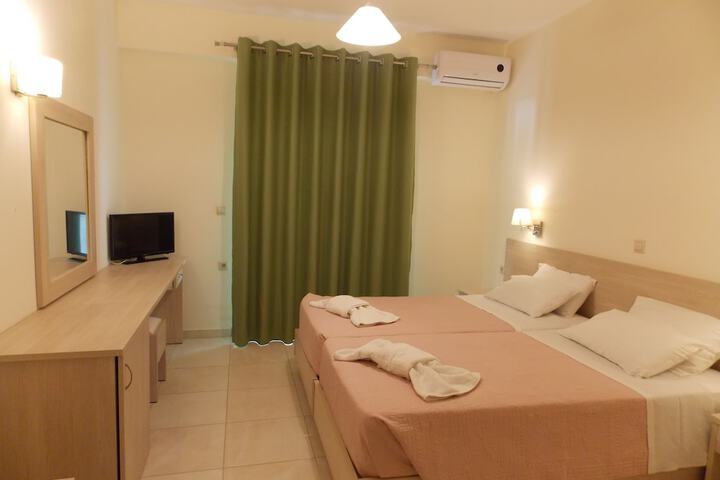 Room 3 of 27