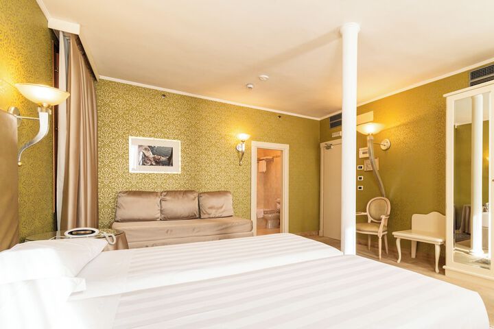 Room 52 of 80