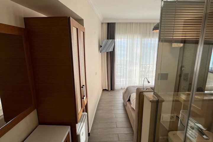 Room 16 of 58