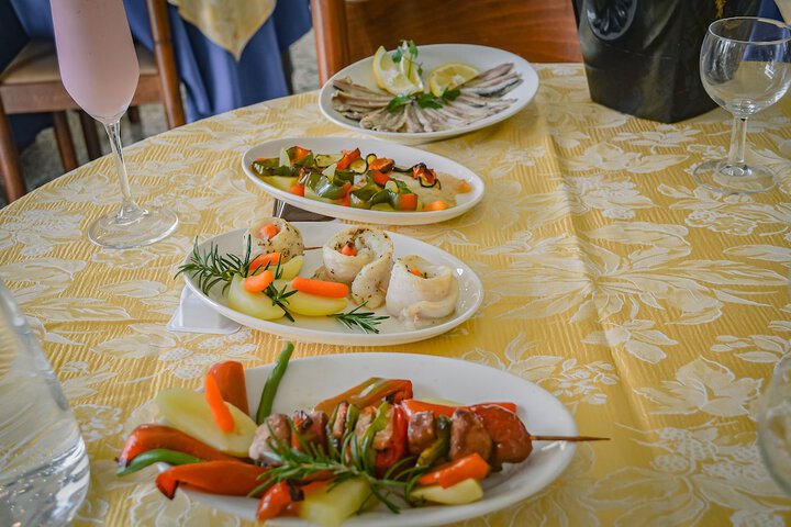 Dining 48 of 76