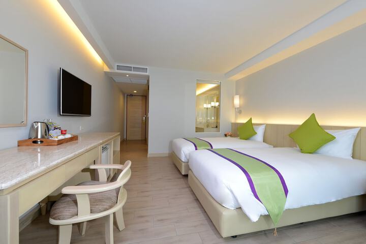 Room 30 of 108