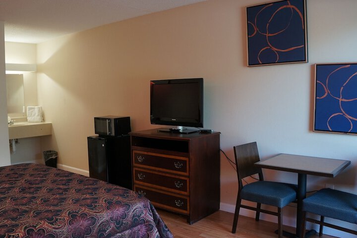 Single Room 1 King Bed (29 of 36)