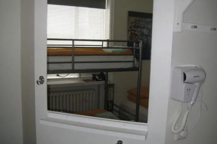 Room 6 of 15