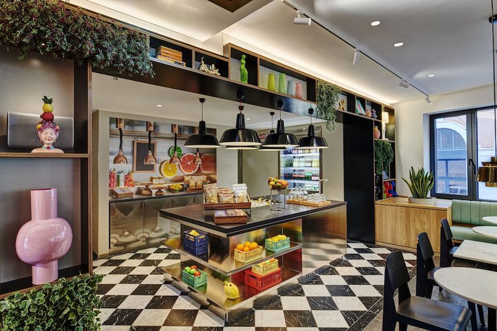 Breakfast/Coffee Service 52 di 70