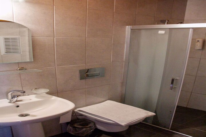 Room 19 of 33