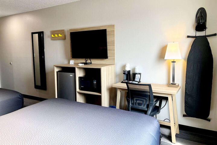 2 Queen Beds (6 of 15)