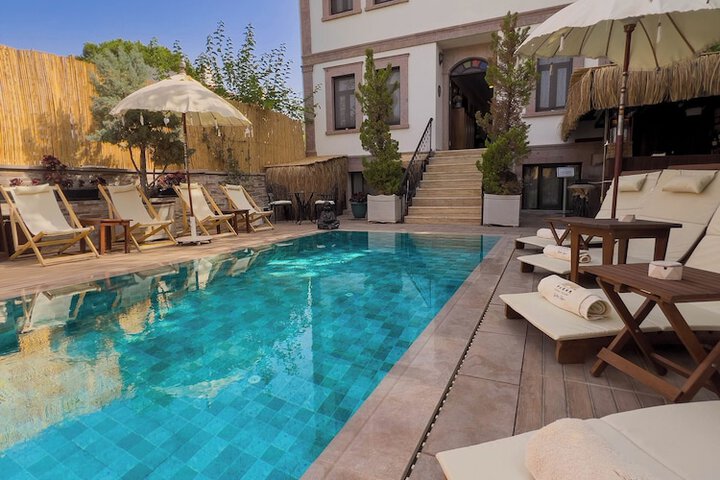 Pool 53 of 91