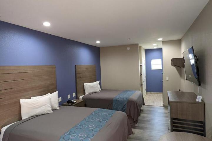 Image of Holiday Inn motel