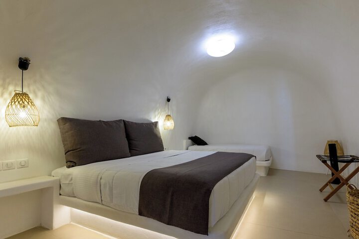 Room 11 of 102