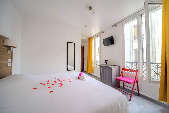 Room 4 of 16