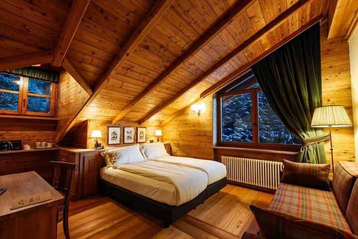 Room 28 of 34