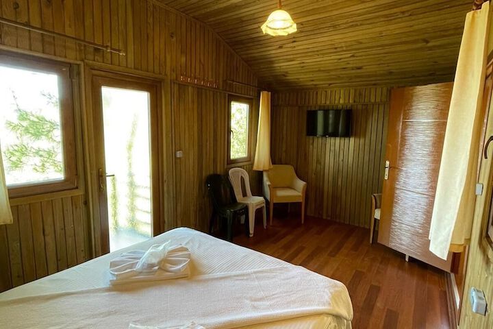 Room 6 of 72