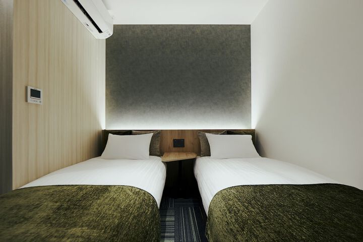 Room 17 of 34