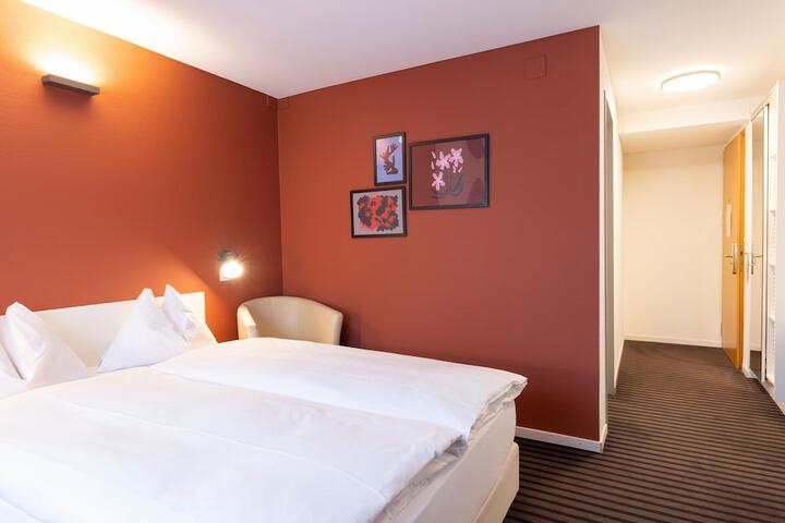 Room 17 of 32