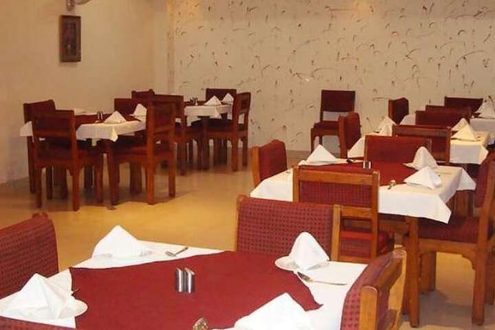 Dining 42 of 47