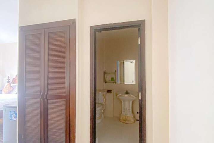 Room 30 of 50