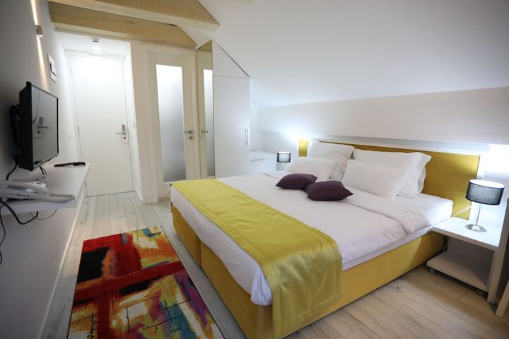 Room 6 of 21