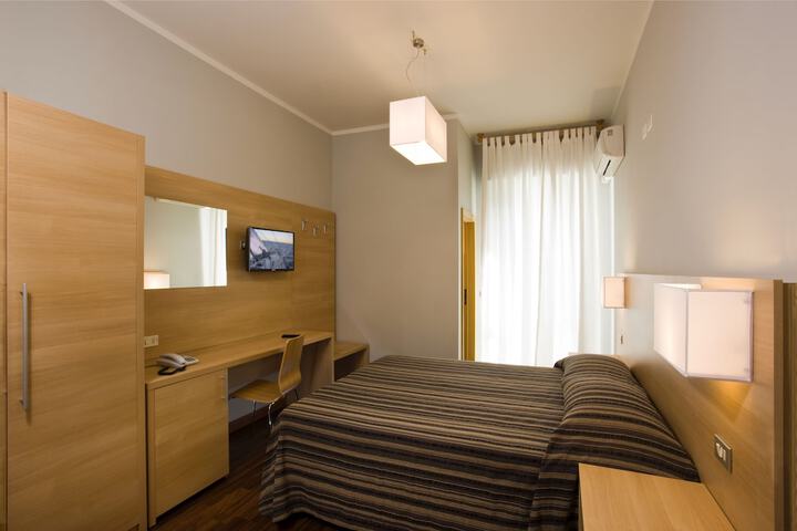 Room 9 of 35