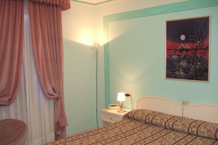 Room 14 of 66