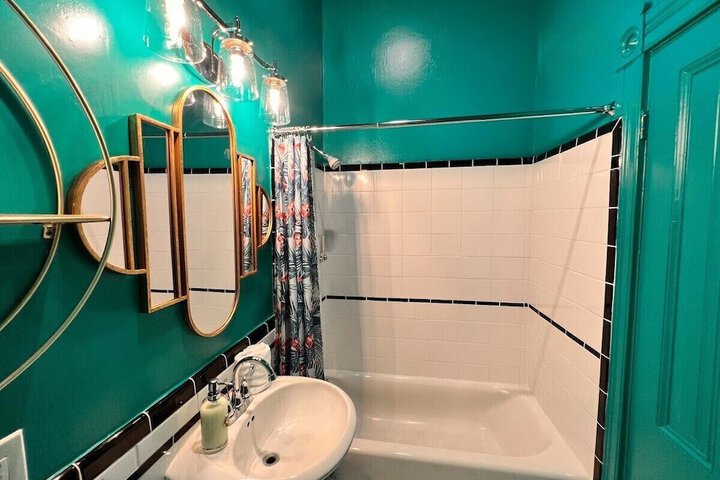 Room 152 of 181