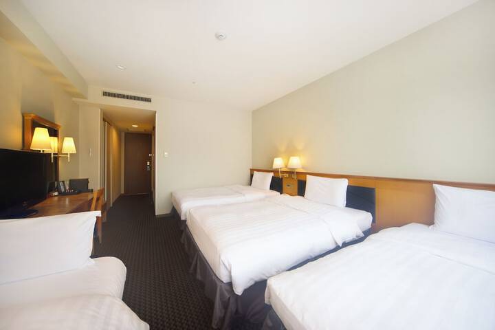 Room 18 of 130