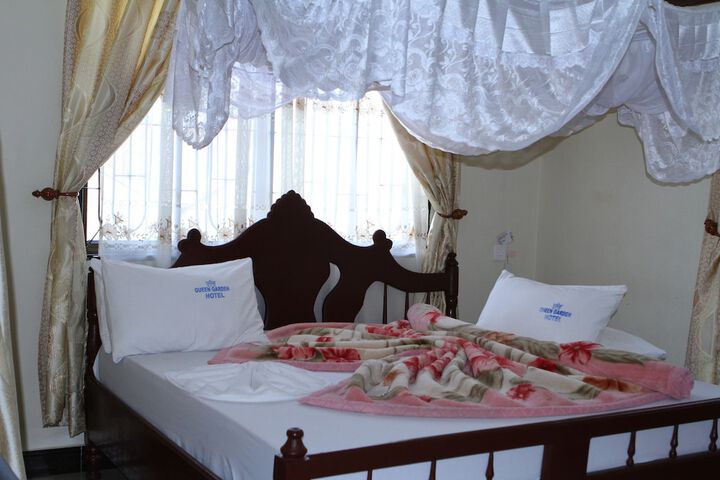 Room 9 of 20