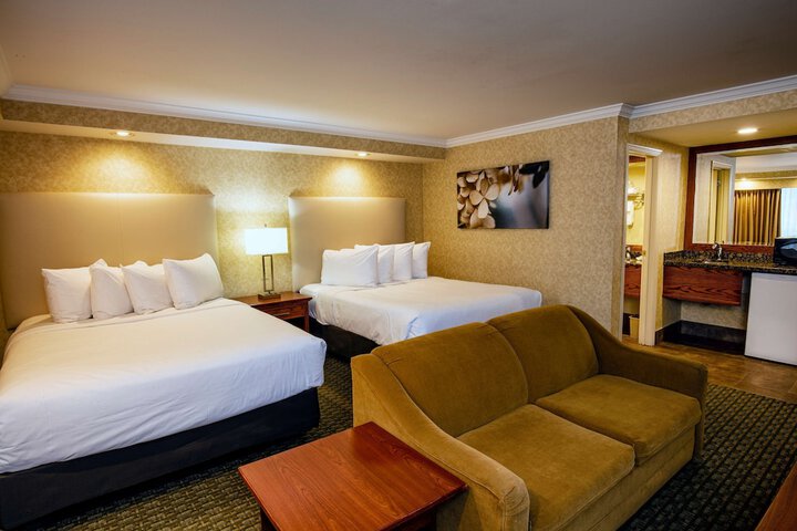 1 Queen Bed (8 of 32)