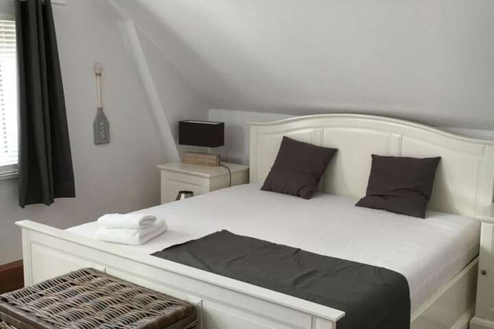 Room 5 of 49