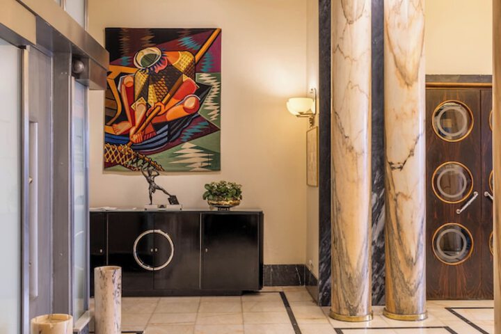 Entrance & Lobby