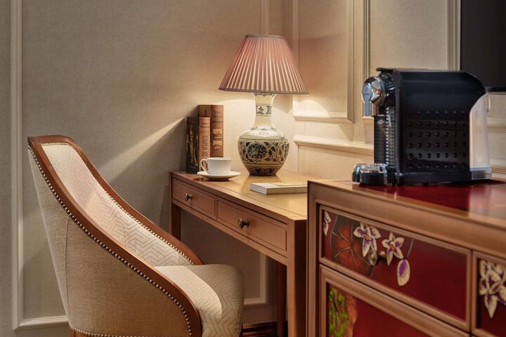 Room 42 of 157
