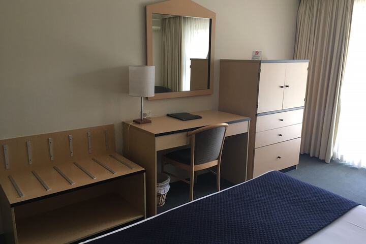 Room 18 of 34