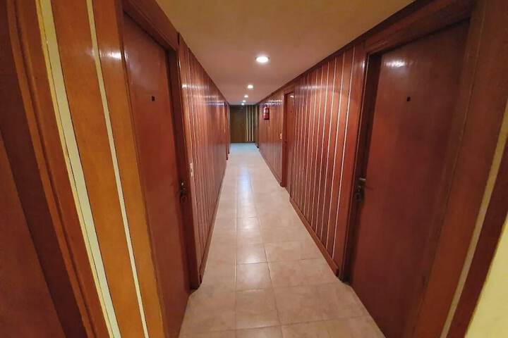 Room 6 of 10