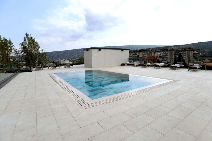 Pool 60 of 100