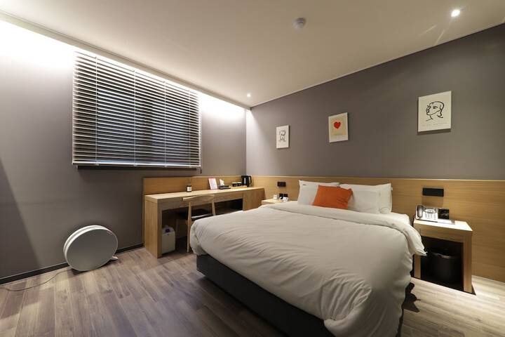 Room 3 of 64