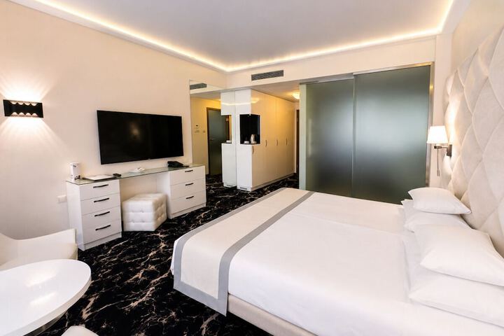 Room 5 of 54