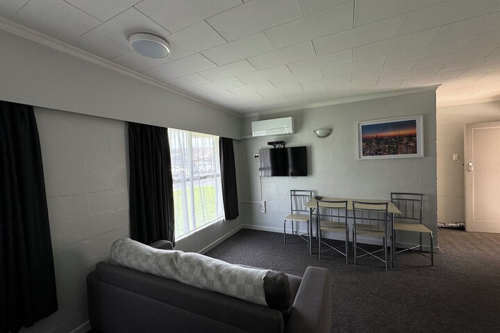 Room 43 of 59
